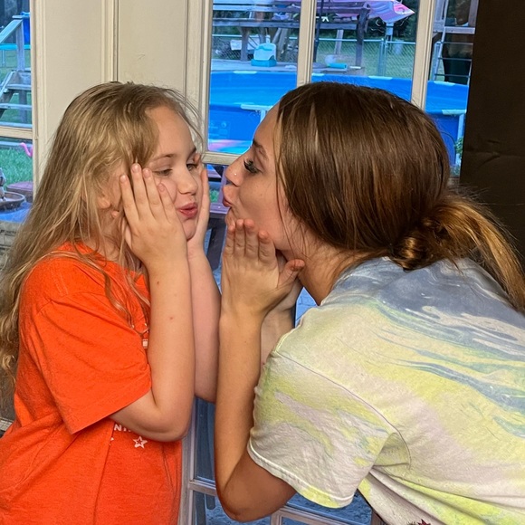 Meet your Posher, Alexis - Picture 1 of 1